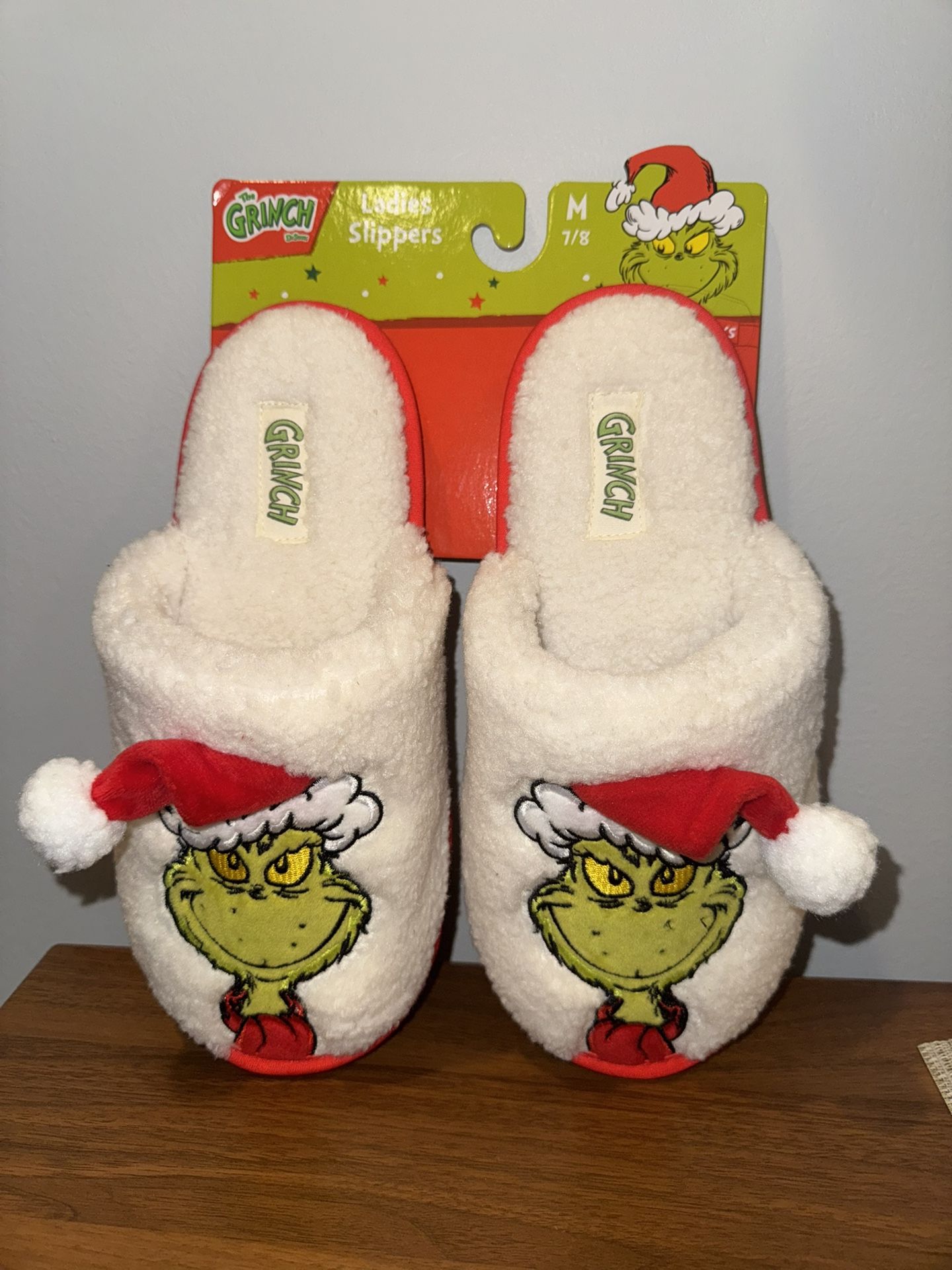 The Grinch slippers women's size 7/8