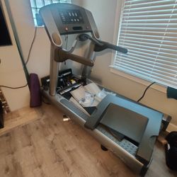 Life Fitness 93ti Treadmill