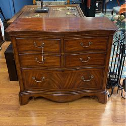 Curved Front 5 Drawer Dresser Mahogany