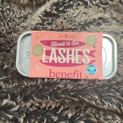 Benefit Hook 'd On Lashes