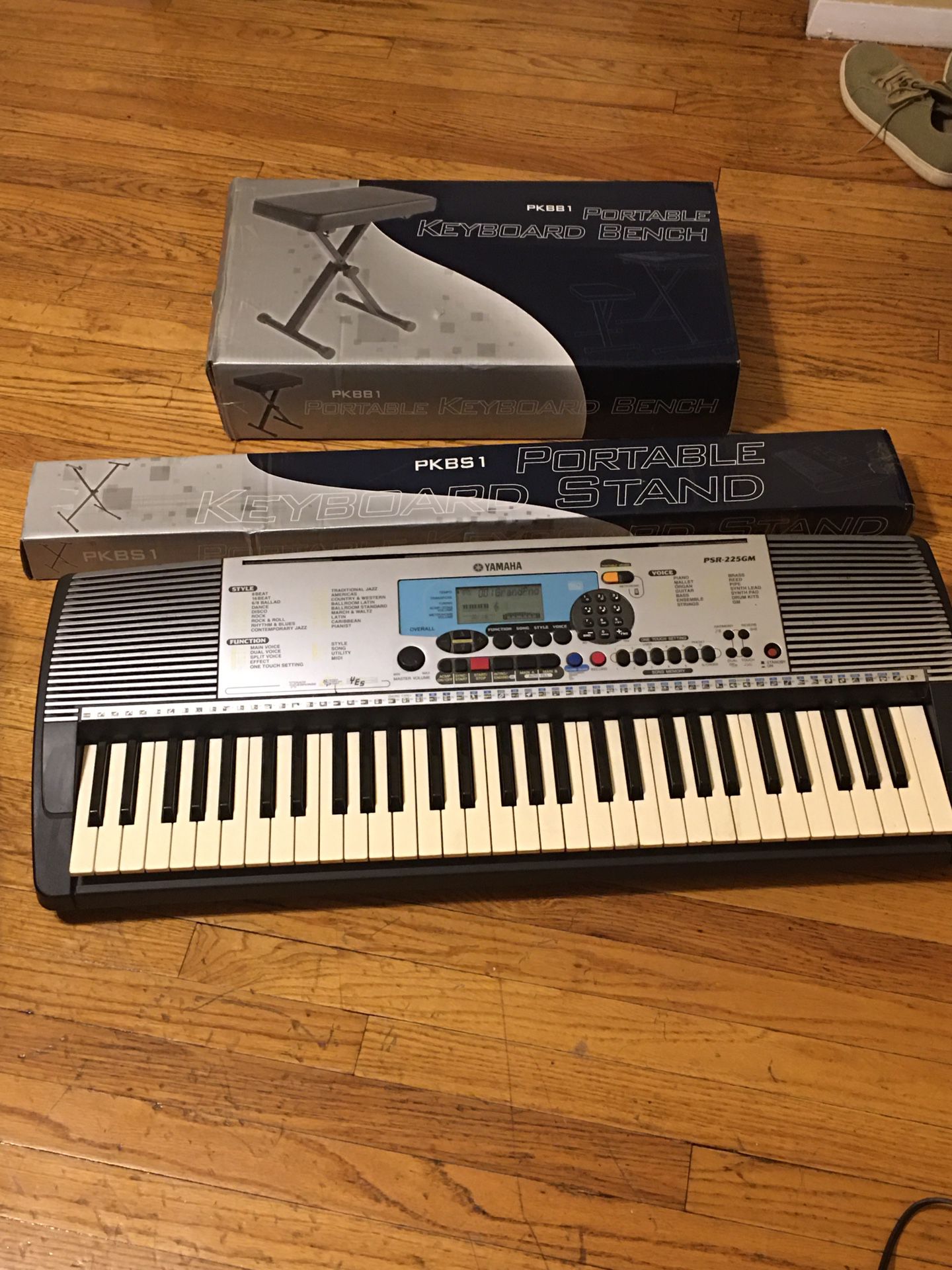 Yamaha Psr 225gm 61 Key Keyboard with Adapter, New portable keyboard bench , bag and portable keyboard stand.Good condition With