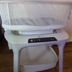 4 Moms Bassinet