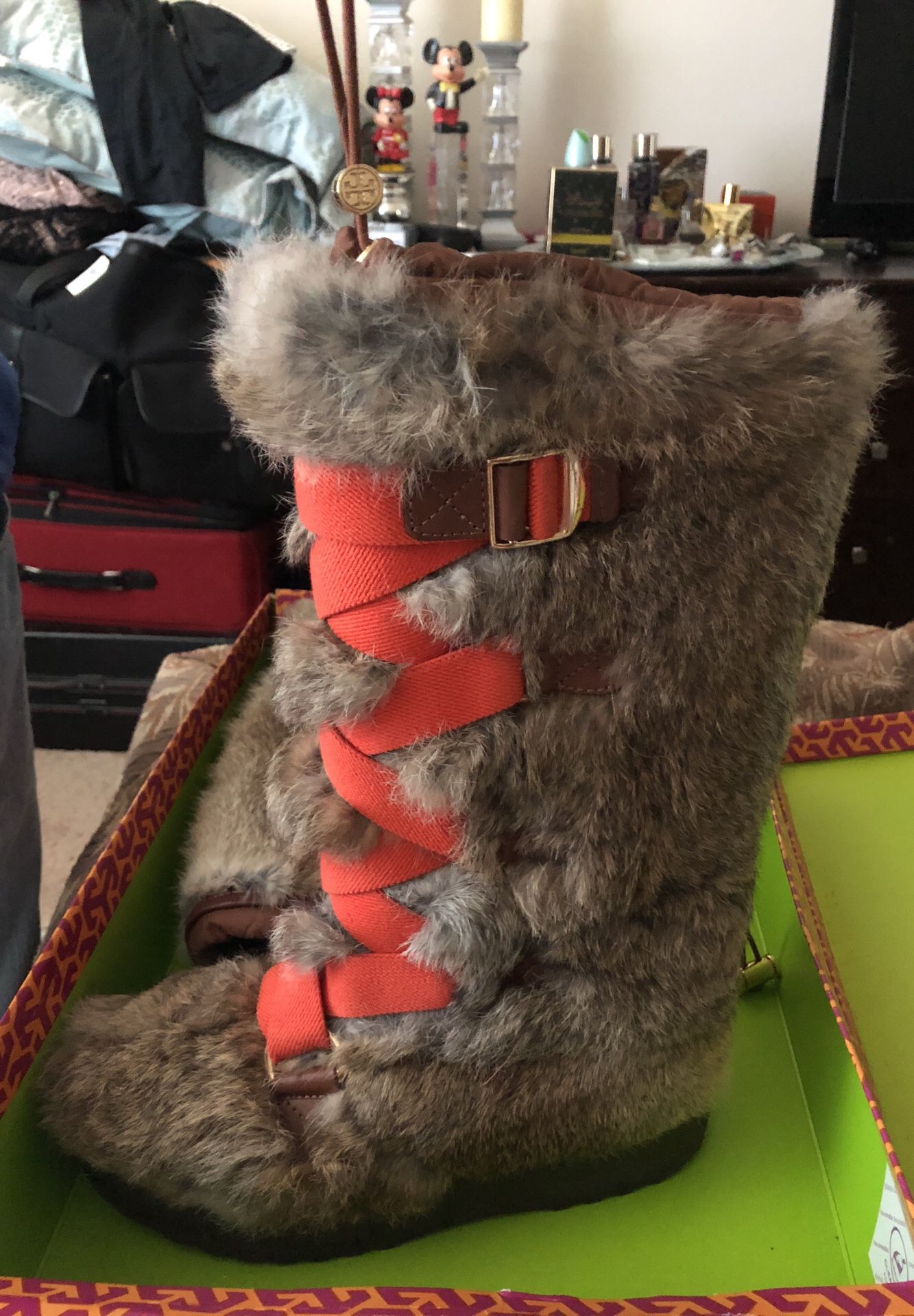 Tori Burch Fur boots ( 8- 8.5)