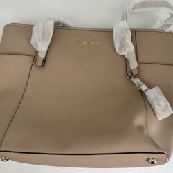 Micheal Kors women’s handbag and wallet 