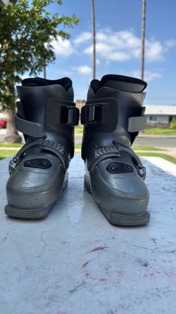 Gray Ski Boots with Buckle Closures kids girls 2Y 3Y