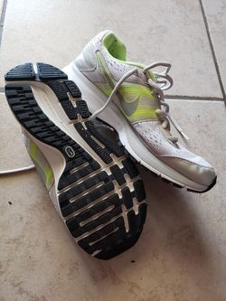 Nike tennis shoe