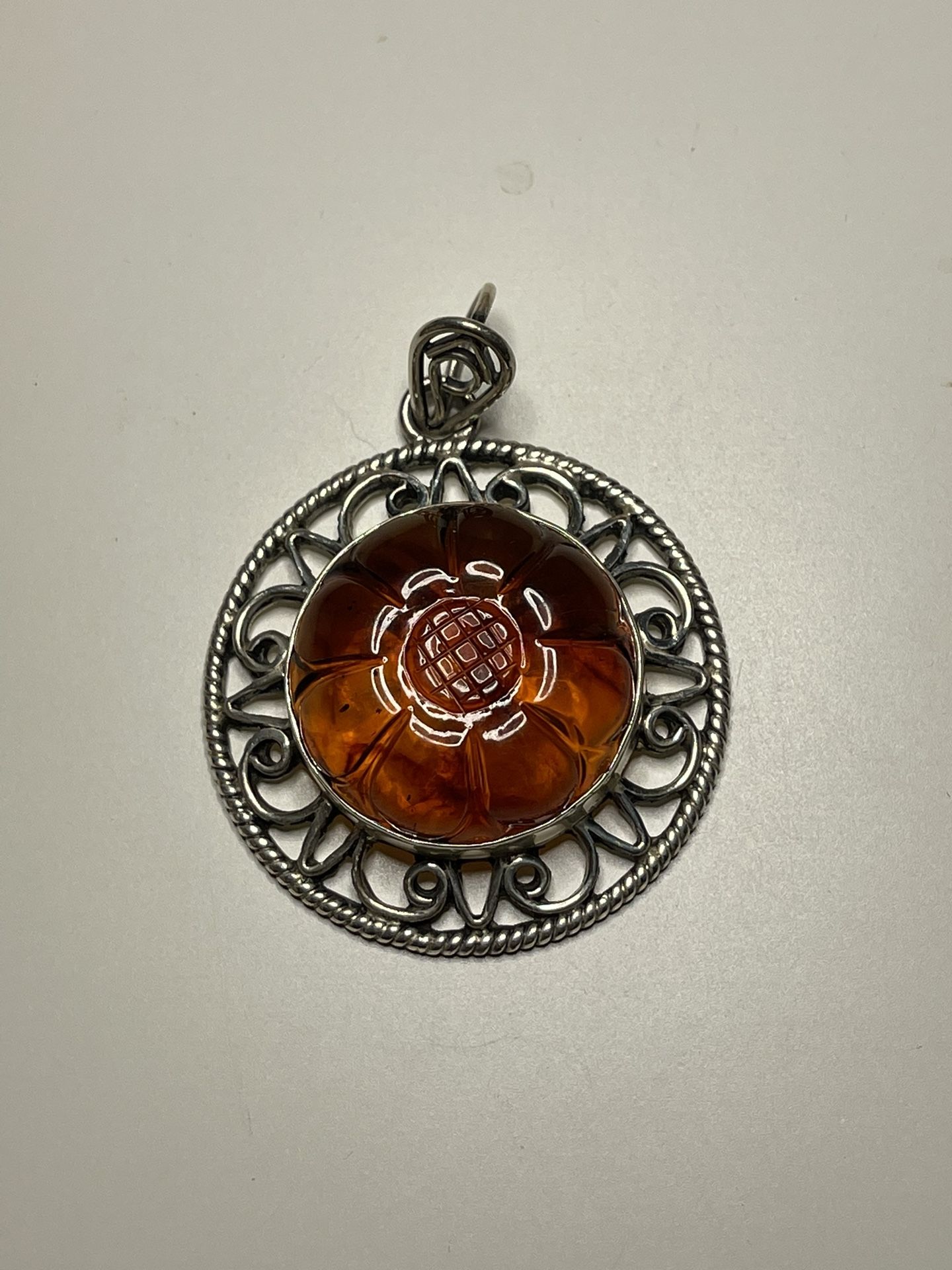Doug Paulus Carve Daisy Amber (heated) Pendant