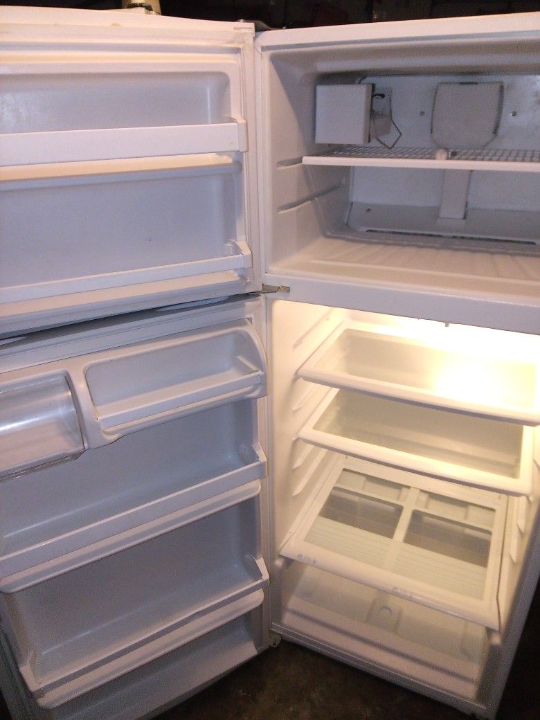 Amana 19.0 Cu Ft Fridge/Freezer