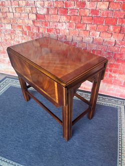 Side table antique excellent condition