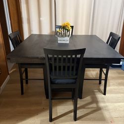 Extendable Dining table 