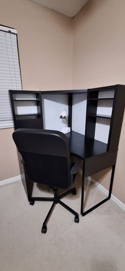 Corner Desk with Hutch Shelves