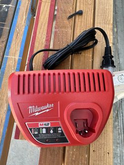 Milwaukee M12 Battery Charger 