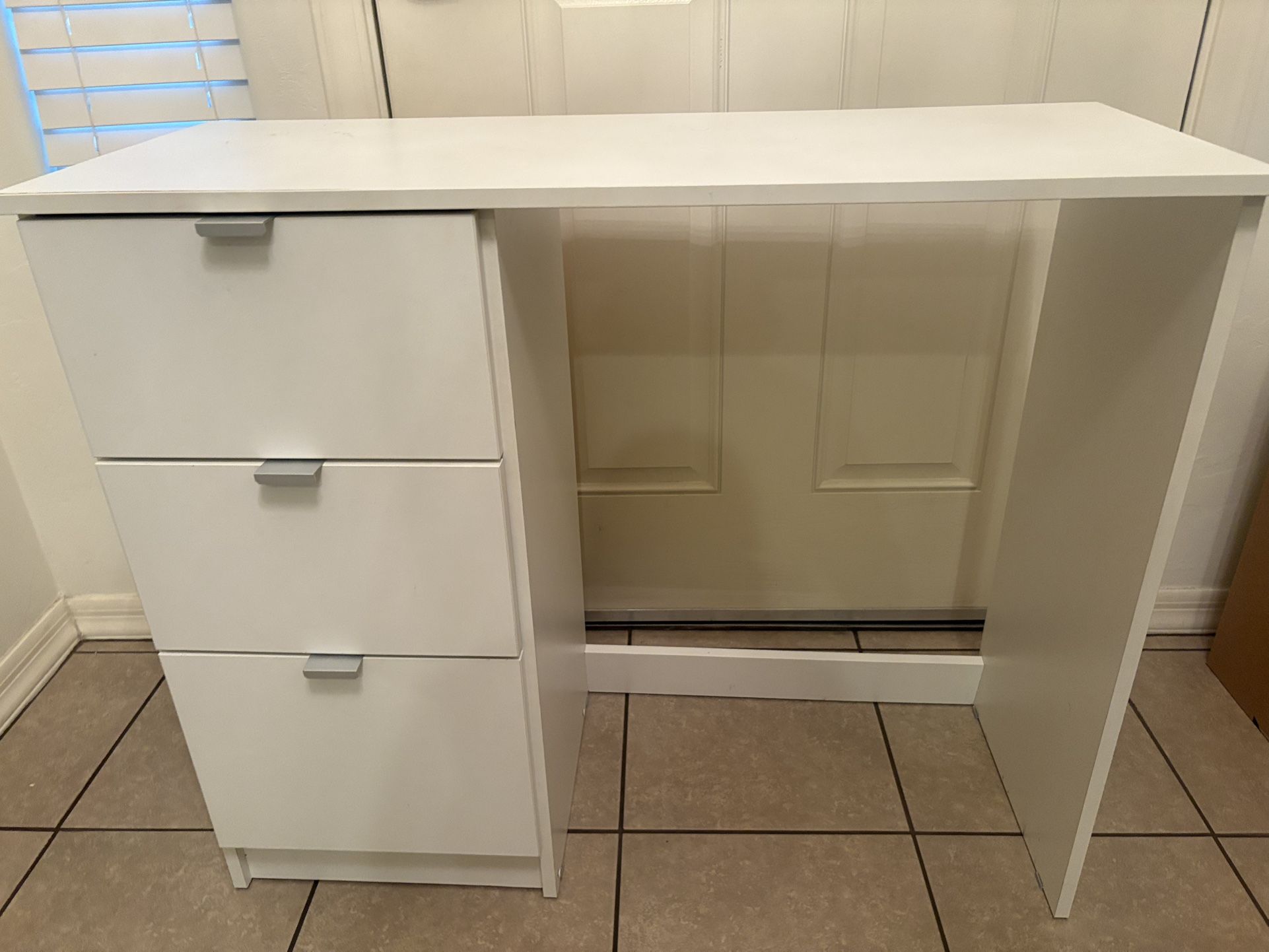 White Desk/vanity