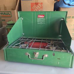 Vintage 1974 Coleman 413G Camping Stove Very Good Condition 