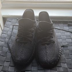 Yeezy boost slightly used, size 11 men 10 woman