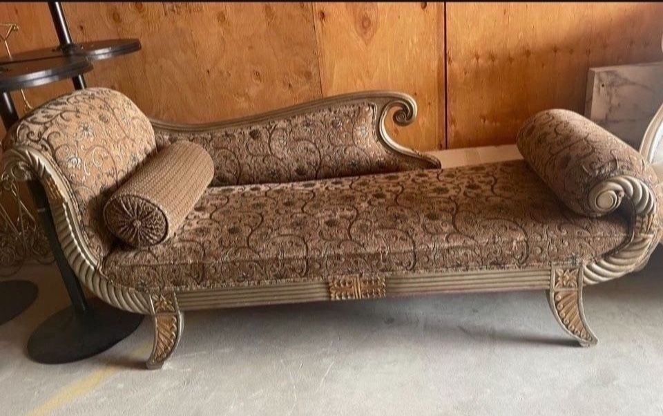 Beautiful Chaise Lounge Loveseat Chair sofa For Sale