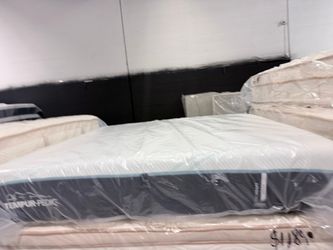 SALE 💥 King mattress Tempurpedic ProAdapt medium contour $1099