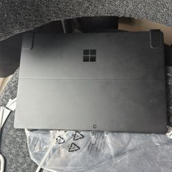Surface pro 7 i5 Intel! 2021 Model.
