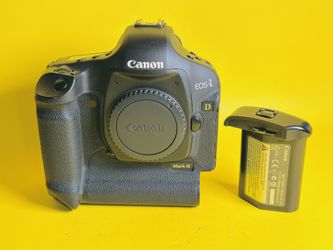 Canon EOS-1D Mark III DSLR Camera Body