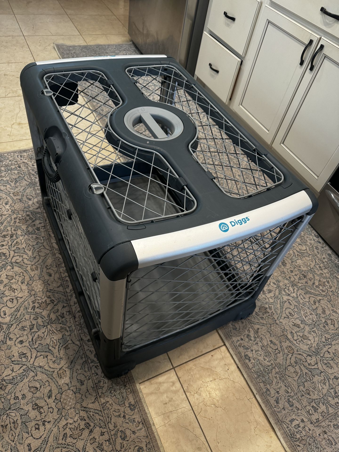 Diggs Revol Medium Dog Crate + Snooz Pad and Separator Panel