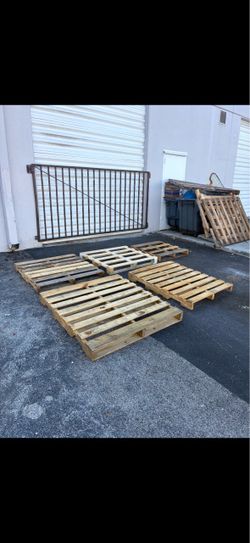 Free wood pallets 3701 sw 47 ave Davie 33314