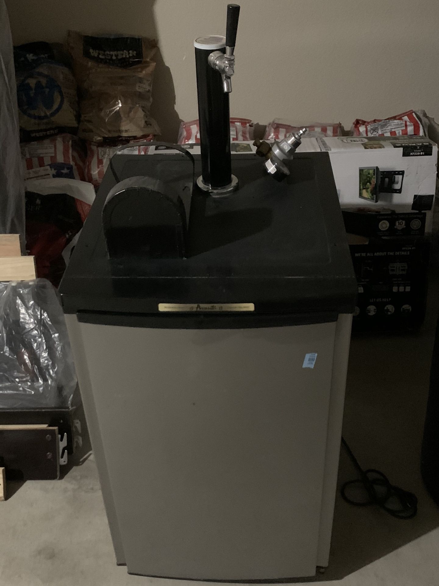 Avanti Kegerator/Mini Fridge for Sale in Mansfield, TX OfferUp