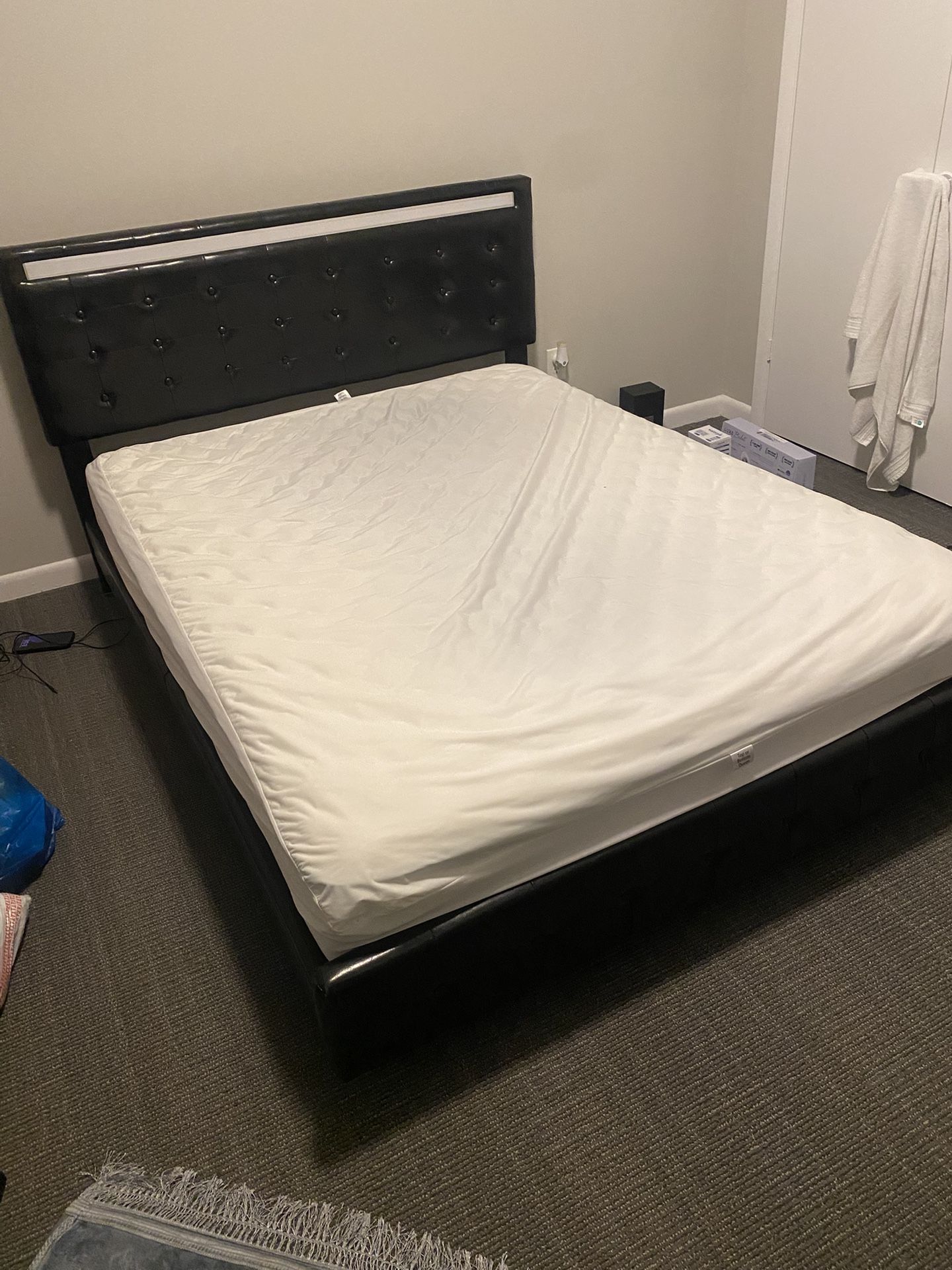 Queen Size Bed With Floating Bed Frame