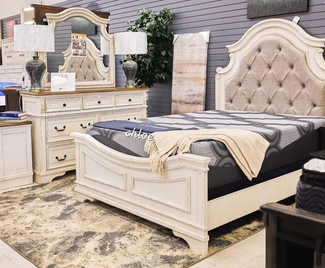 [[ASKdISCOUNTcOUPOn🍥queen King full twin bed dresser mirror nightstand bunk mattress /3pcs/rely Chipped White Upholstered Panel Bedroom Set 