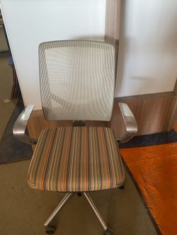 Desk chair