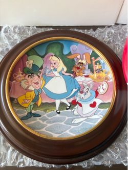 “ ALICE IN WONDERLAND “ DISNEY TREASURED MOMENTS  COLLECTORS PLATE ( Reduced for fast sale ) XLNT CONDITION 👍 FIRST COME FIRST SERVE