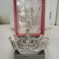 Beautiful Wedding Crown Set $35