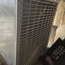 Stainless Veterinary Kennel  28wX28DX33.5H