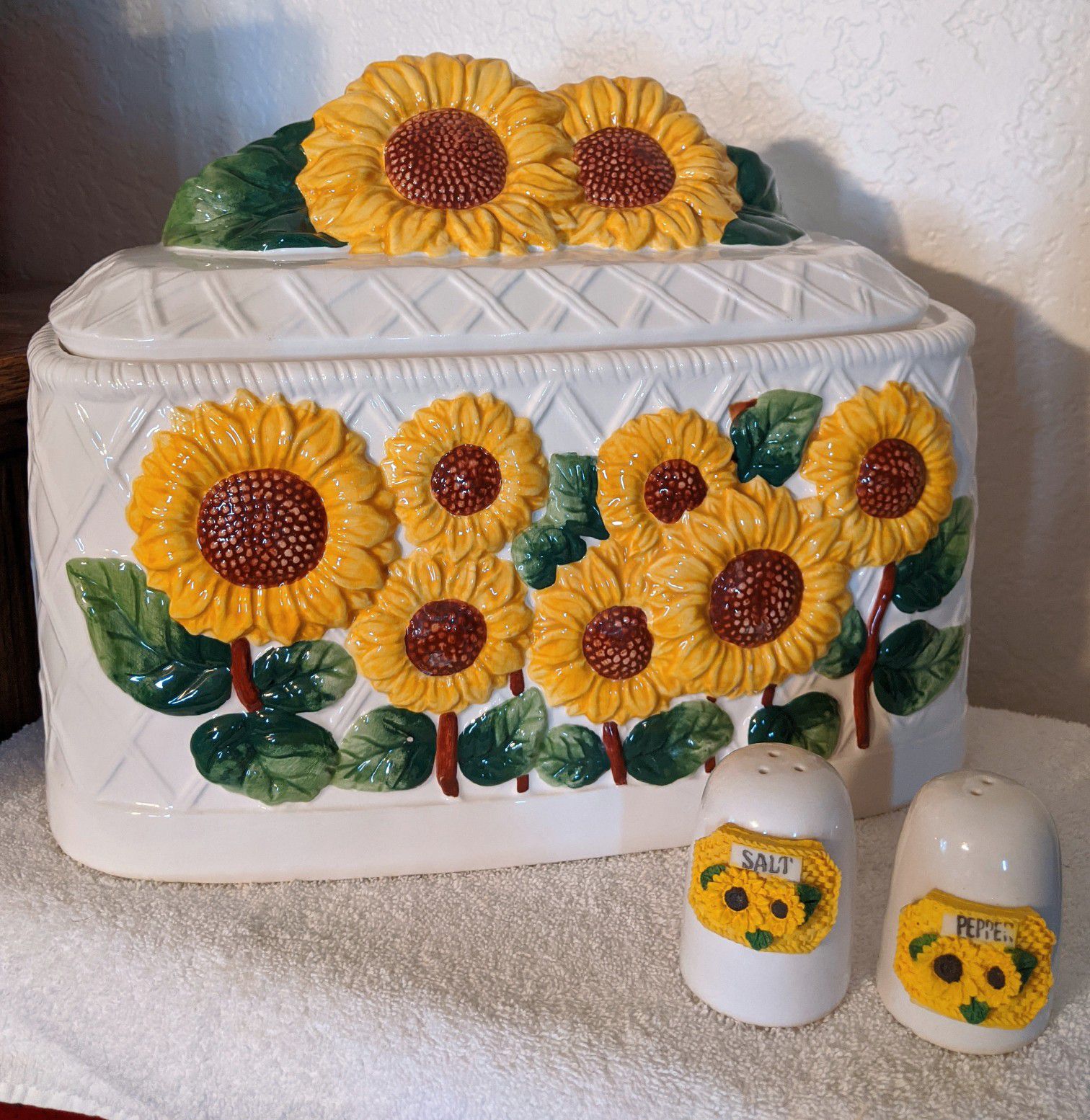 Vintage Ceramic Bread Box Salt Pepper Set Sunflowers