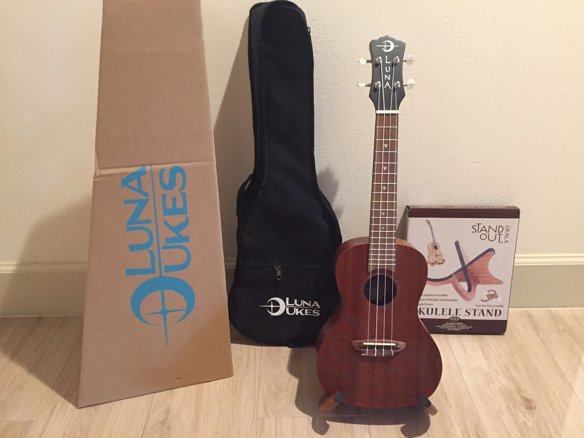Musical Luna Guitars Tattoo Concert Mahogany Ukelele Bundle