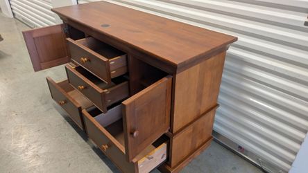 Wood dresser sideboard. Free delivery 👍