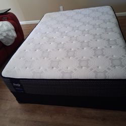 Full Size Bed, Base And Frame 