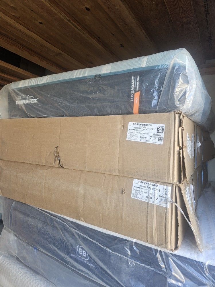 Tempur-Pedic adjustable bed. Mattress and base is still in boxes Factory Sealed