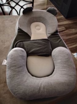 Baby nursing pillow