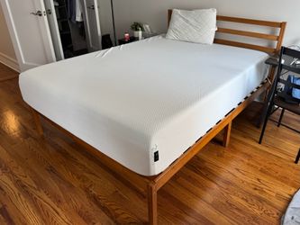 Zinus Queen Memory Foam Mattress