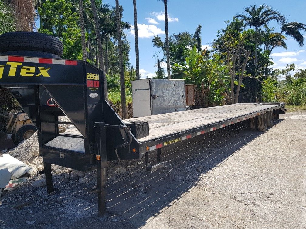 Big tex goosenek trailer car carrier 40 pies