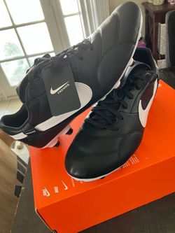 Soccer ⚽️ shoes size 10 Nike premier mens