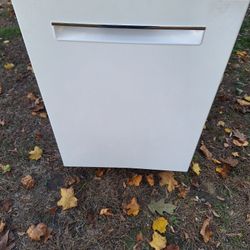 BOSCH 500 SERIES STAINLESS STEEL TUB DISHWASHER. 