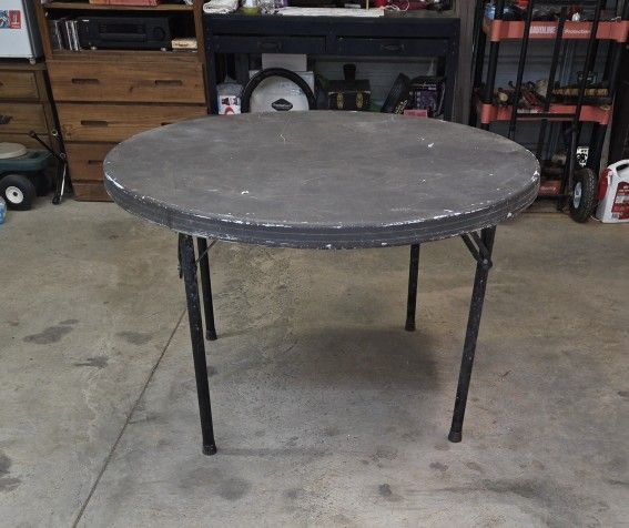 4 Foot Fold-in-Half Round Plastic Table, Indoor Outdoor, 