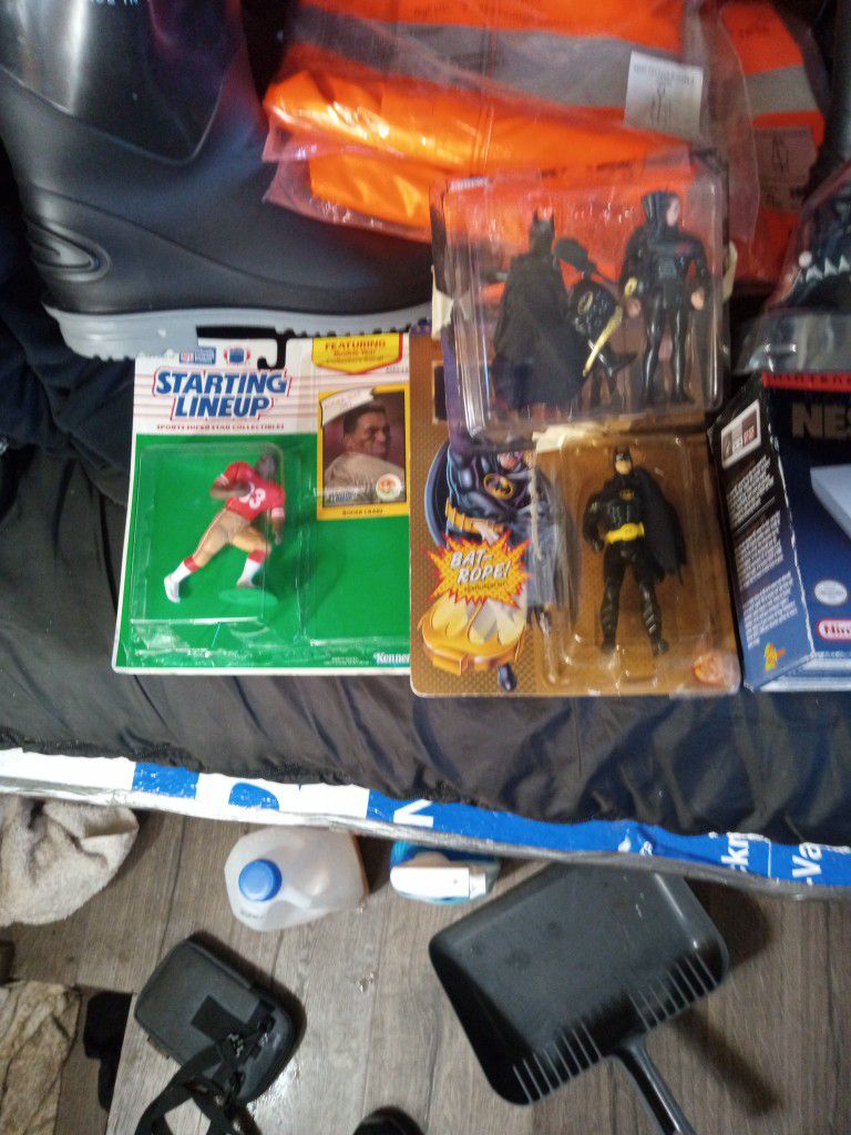 Toys From The Past NFL ,BATMAN,SHARKS,NES NINTENDO CLASSIC EDITION w/ 30 Games Included With Console ,Klay Thompson Figurine,Willy Mc Coy SF Giants St