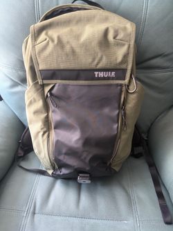 Thule Paramount Commuter Backpack 27L Olivine w Reflective Rain Cover