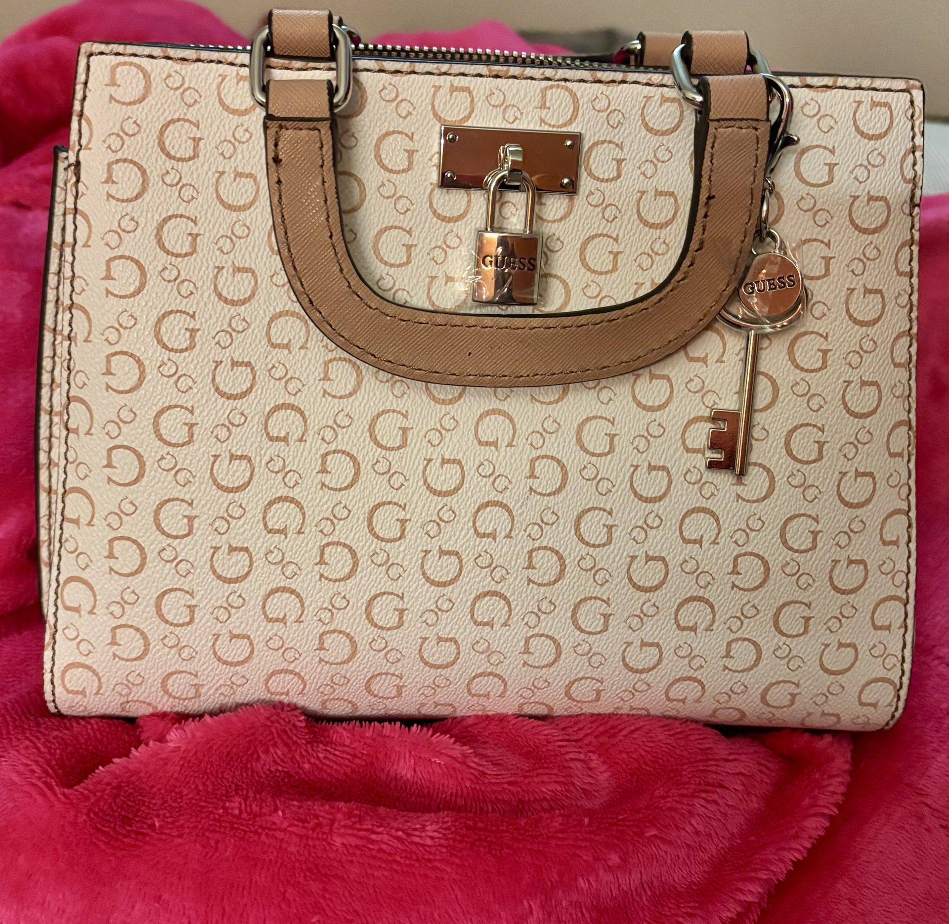 GUESS PURSE