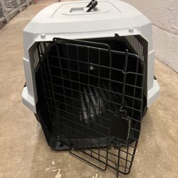 Plastic Portable Dog Kennel