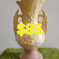 VINTAGE  HULL  POTTERY  VASE