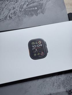 Apple Watch Ultra 3 Titanium 49mm Case Black Strap