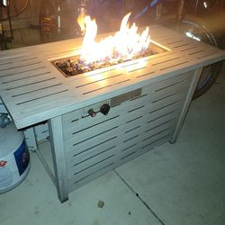 42" Propane Fire pit table like new black stone rocks don't miss out 